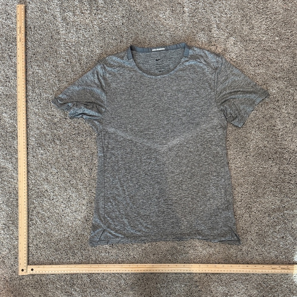 Nike Heather Gray Men's Short Sleeve Tee